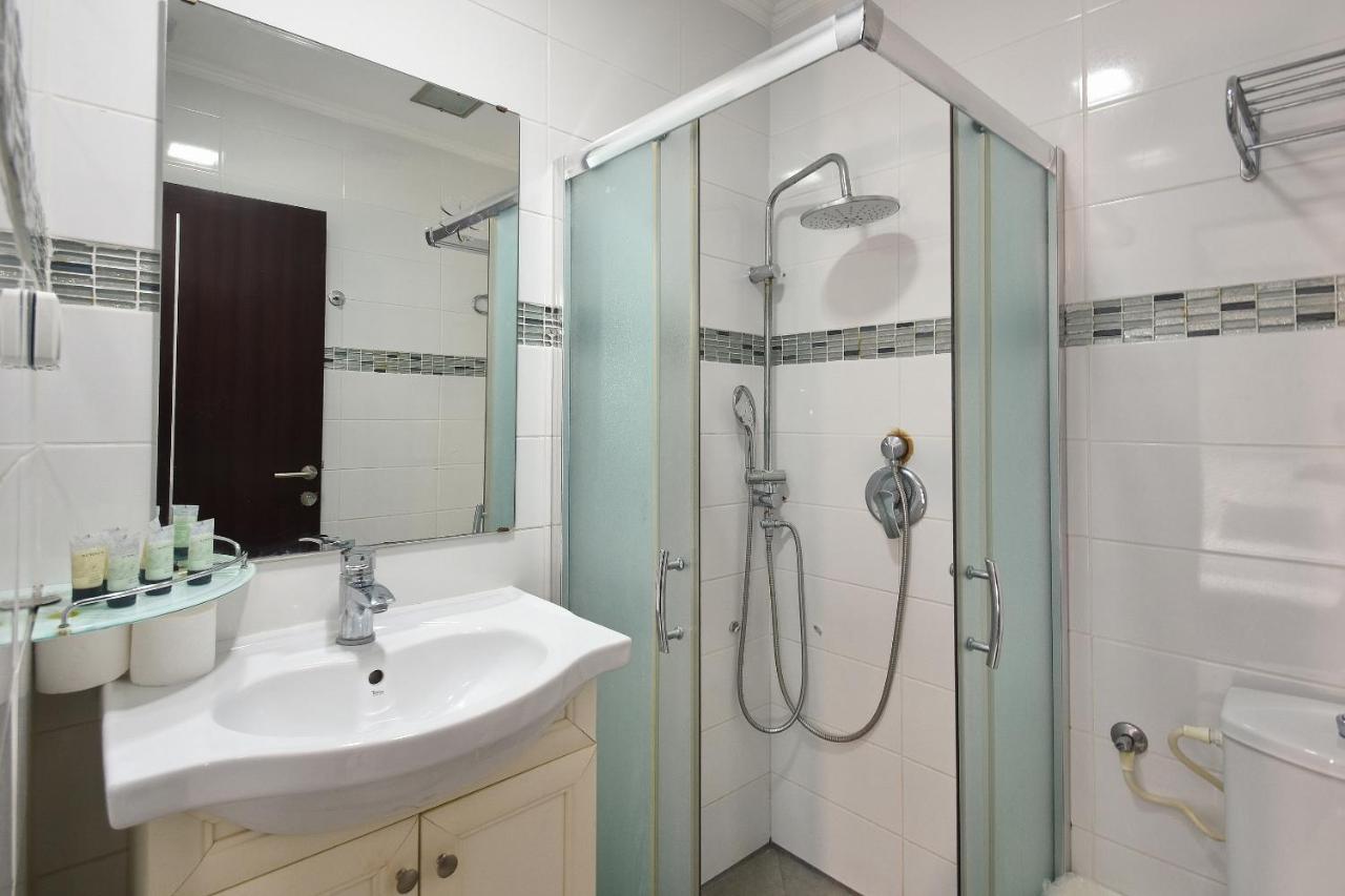 Nofim Suites Tiberias Rum bild